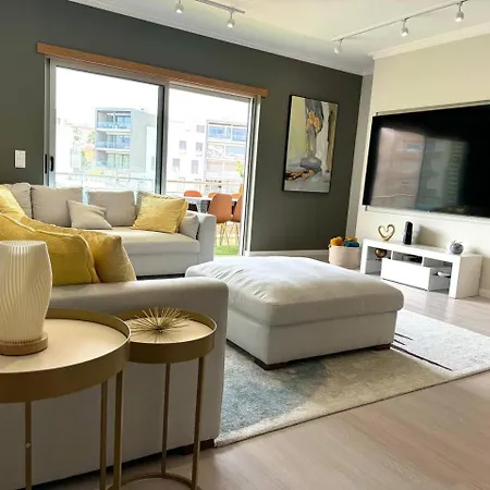 Spacious 3 Bedroom For 6 Near פורטימאו