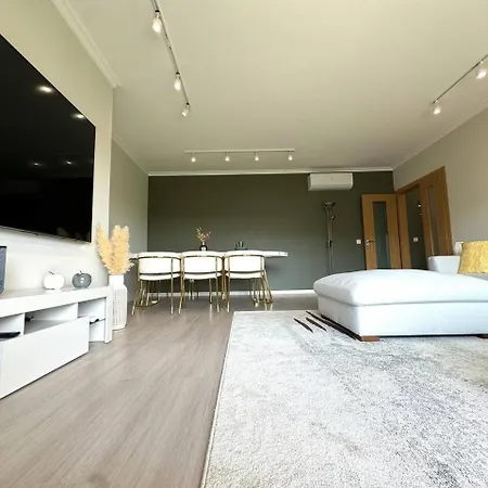 דירה Spacious 3 Bedroom For 6 Near *