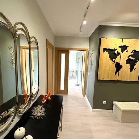 Spacious 3 Bedroom For 6 Near פורטימאו