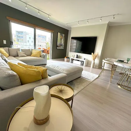 Spacious 3 Bedroom For 6 Near פורטימאו