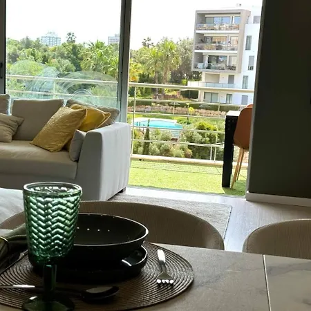 Spacious 3 Bedroom For 6 Near פורטימאו