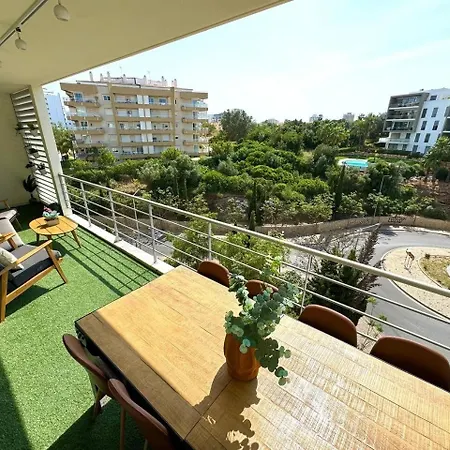 Spacious 3 Bedroom For 6 Near דירה