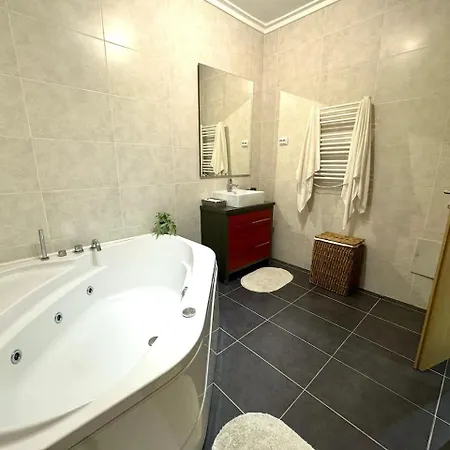 Spacious 3 Bedroom For 6 Near * פורטימאו