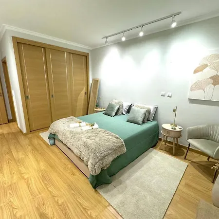 Spacious 3 Bedroom For 6 Near *