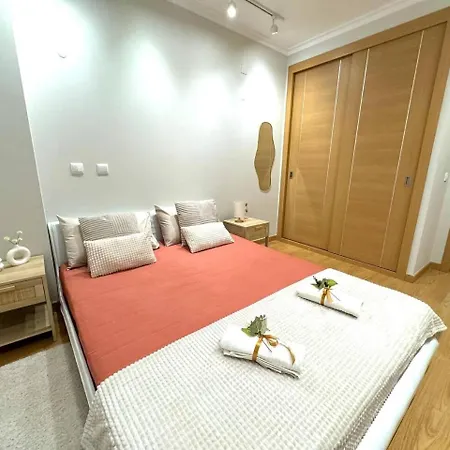 דירה Spacious 3 Bedroom For 6 Near *