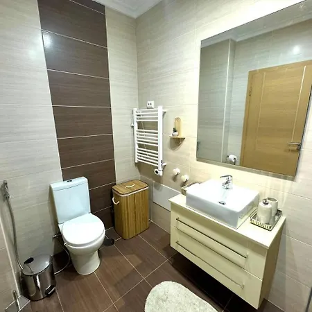 Spacious 3 Bedroom For 6 Near דירה *